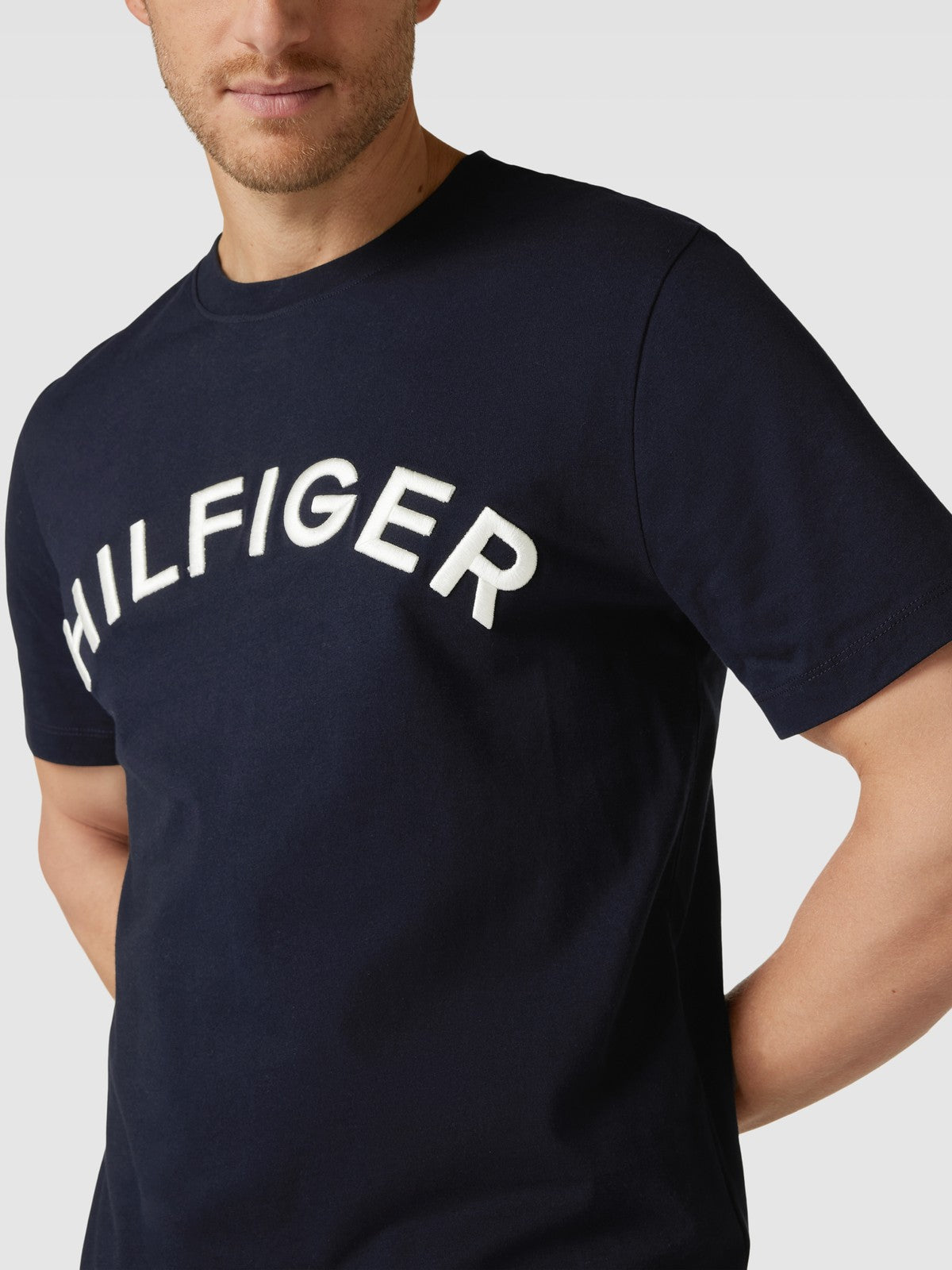CAMISETA TOMMY HILFIGER “ARCHED TEE”