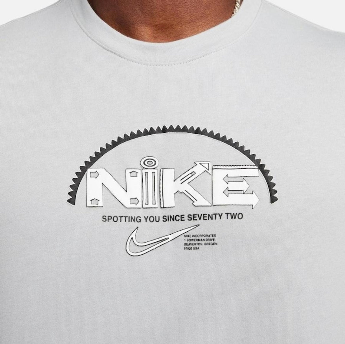 CAMISETA NIKE VINTAGE - CINZA