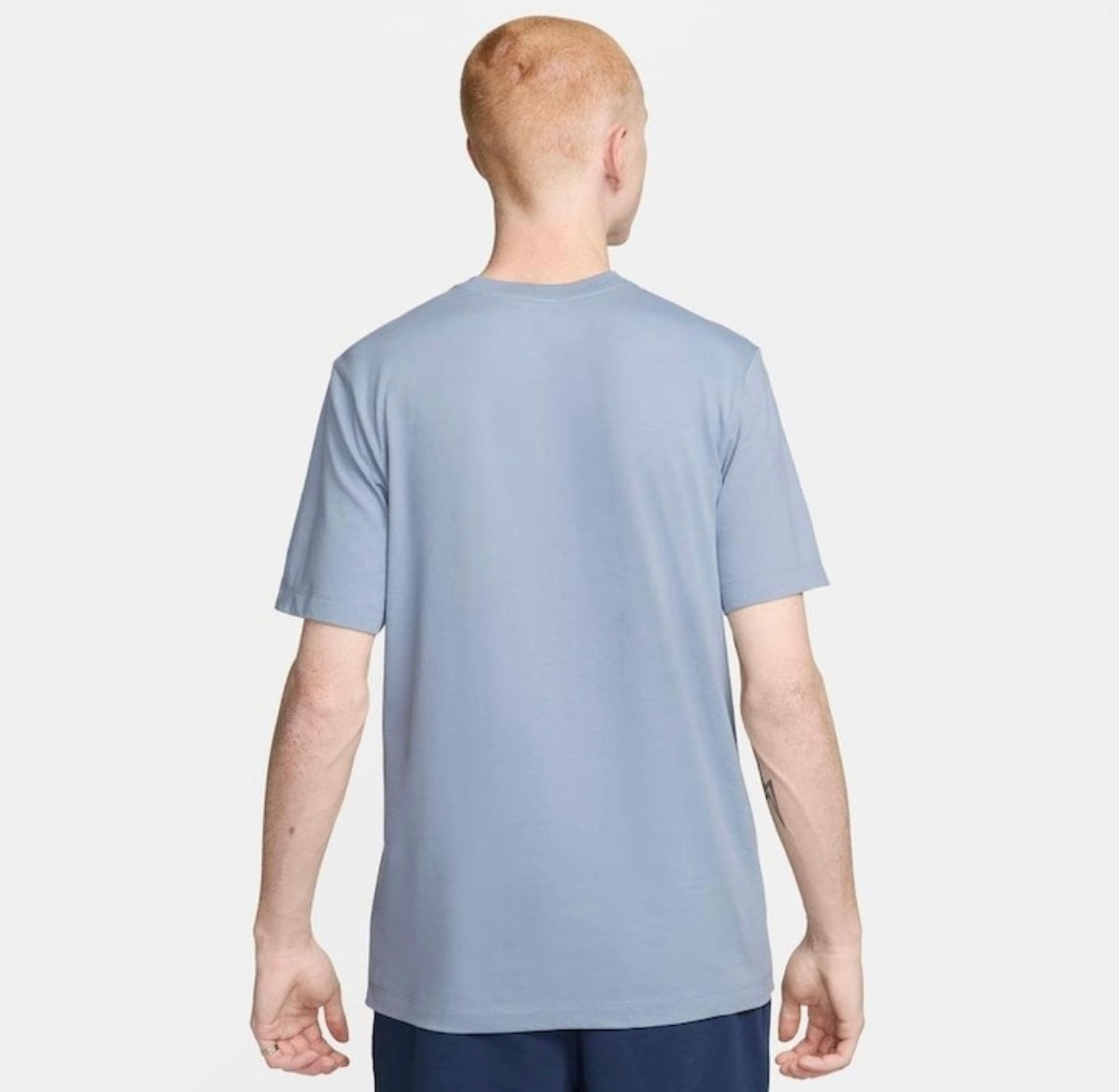 CAMISETA NIKE SPORTSWEAR SWOOSH - AZUL