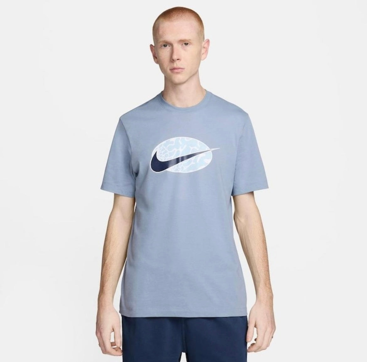 CAMISETA NIKE SPORTSWEAR SWOOSH - AZUL