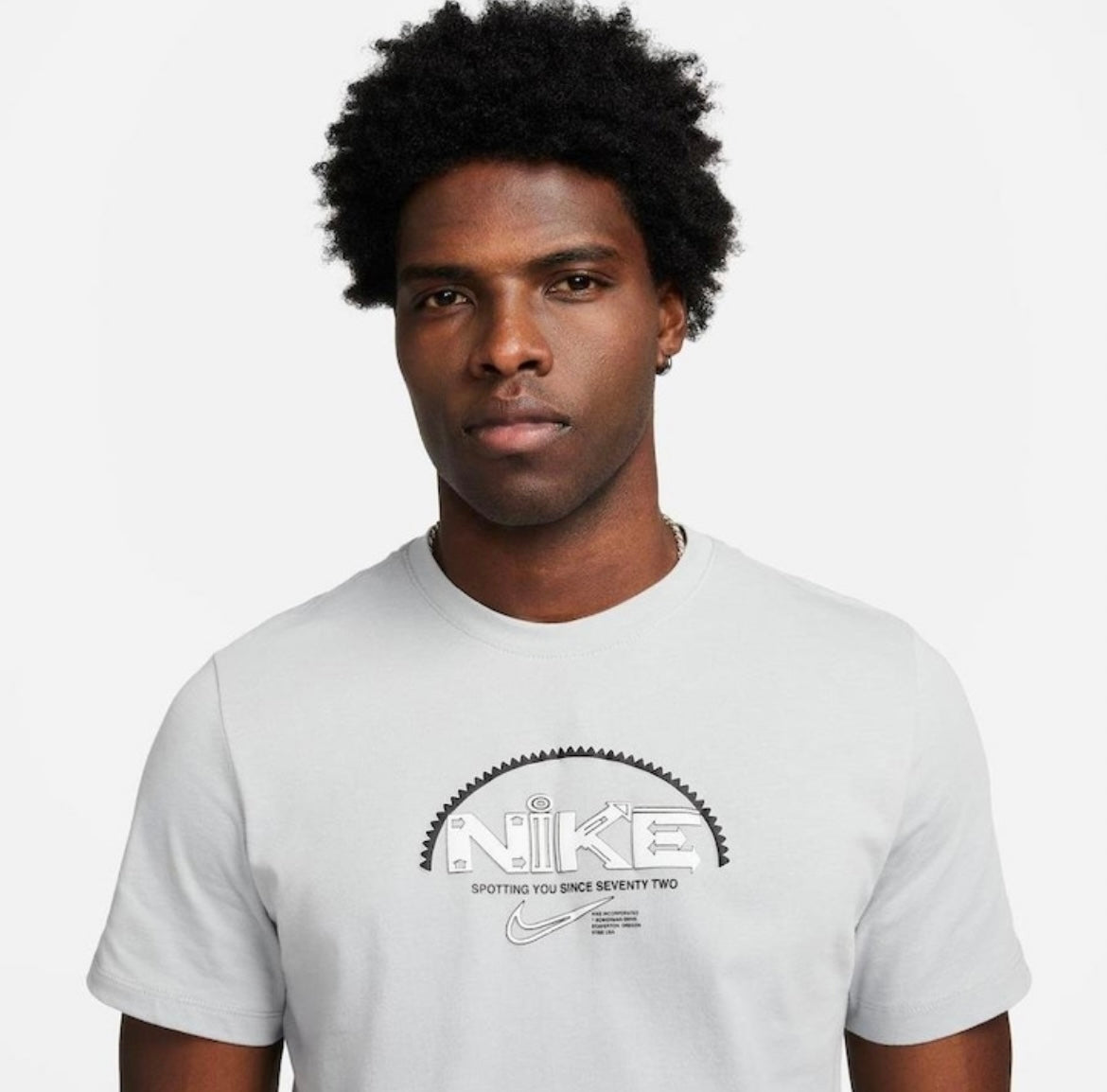 CAMISETA NIKE VINTAGE - CINZA