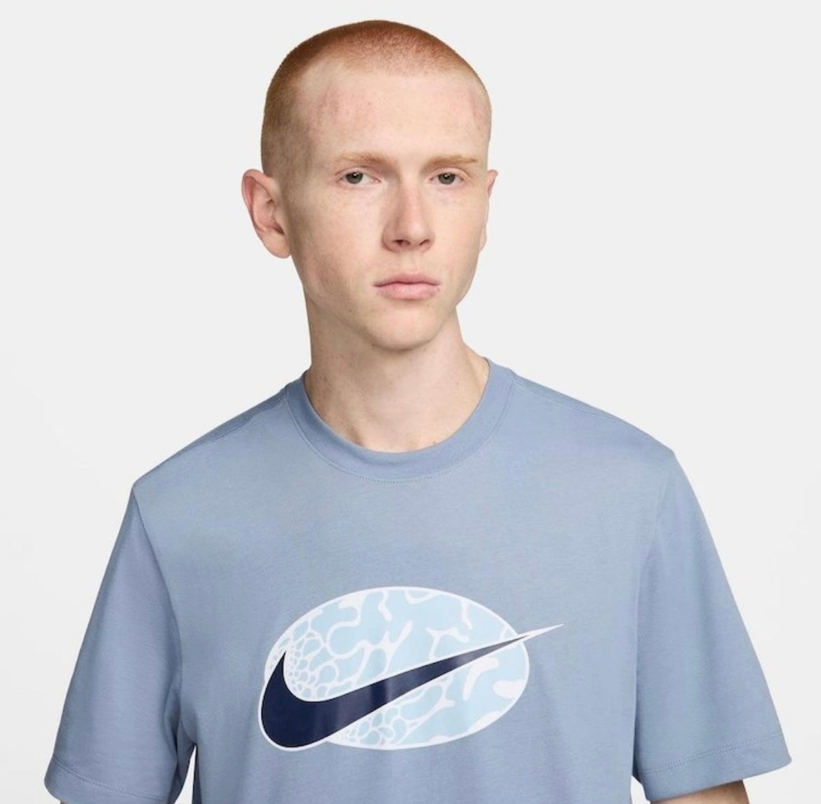 CAMISETA NIKE SPORTSWEAR SWOOSH - AZUL