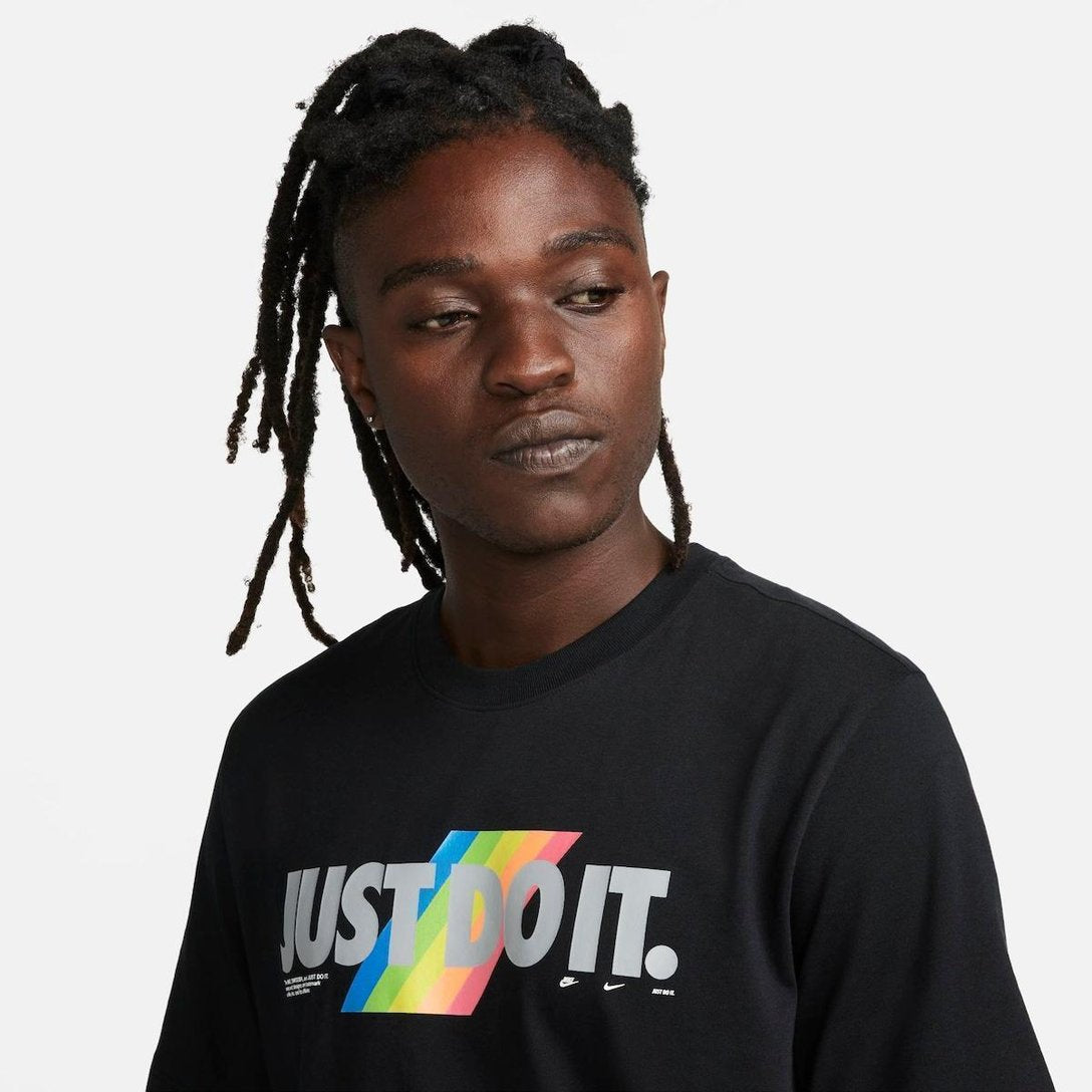 CAMISETA NIKE SPORTSWEAR JUST DO IT - PRETA