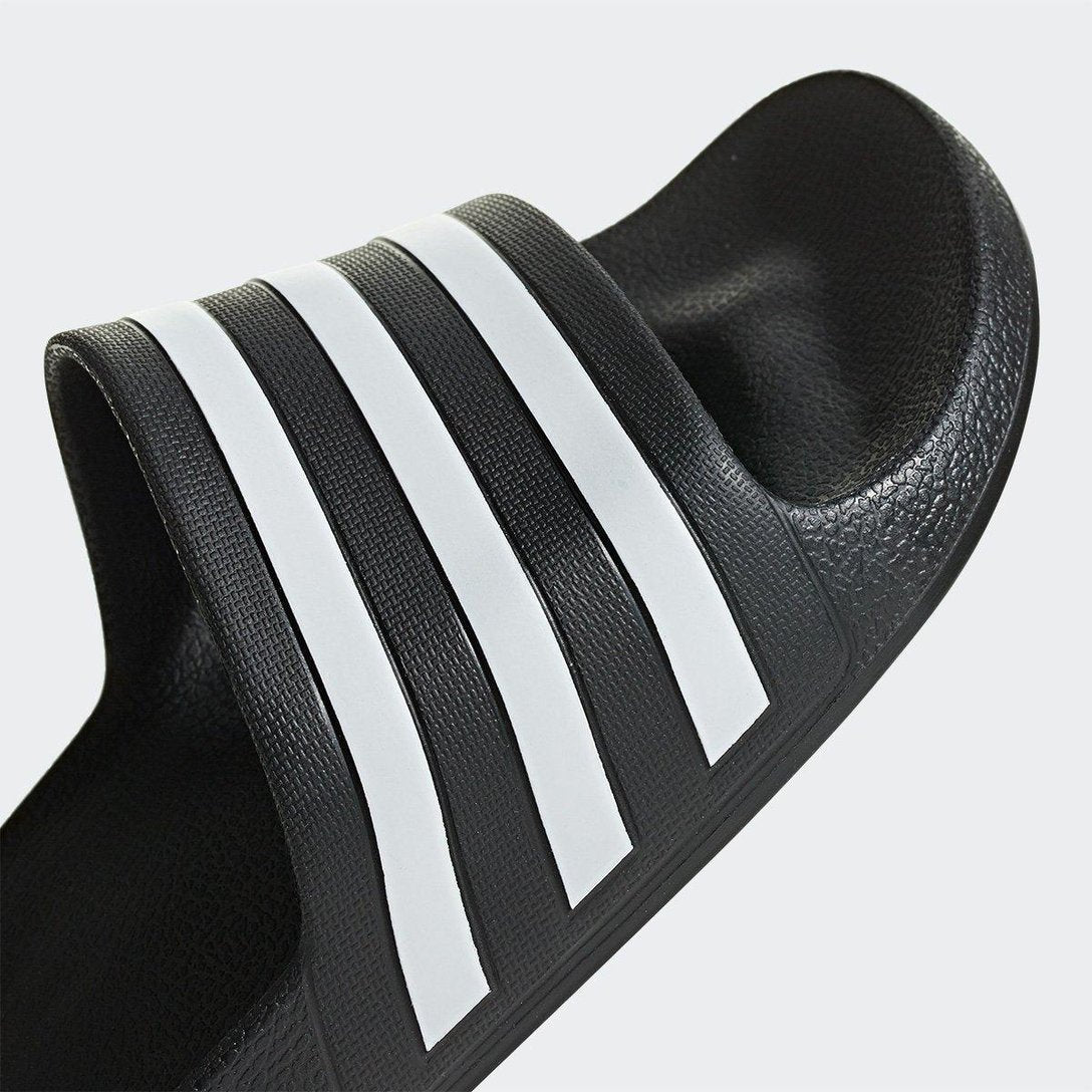 CHINELO ADIDAS ADILETTE AQUA - PRETO/BRANCO