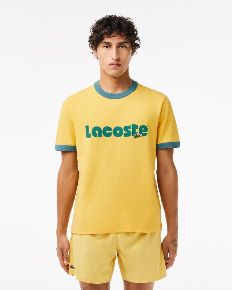 CAMISETA LACOSTE COM DETALHE CONTRASTANTE