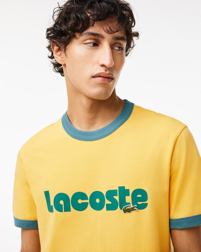 CAMISETA LACOSTE COM DETALHE CONTRASTANTE