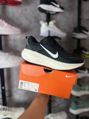 NIKE VOMERO 18
