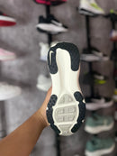NIKE VOMERO 18
