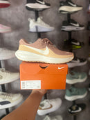 NIKE REVOLUTION 8