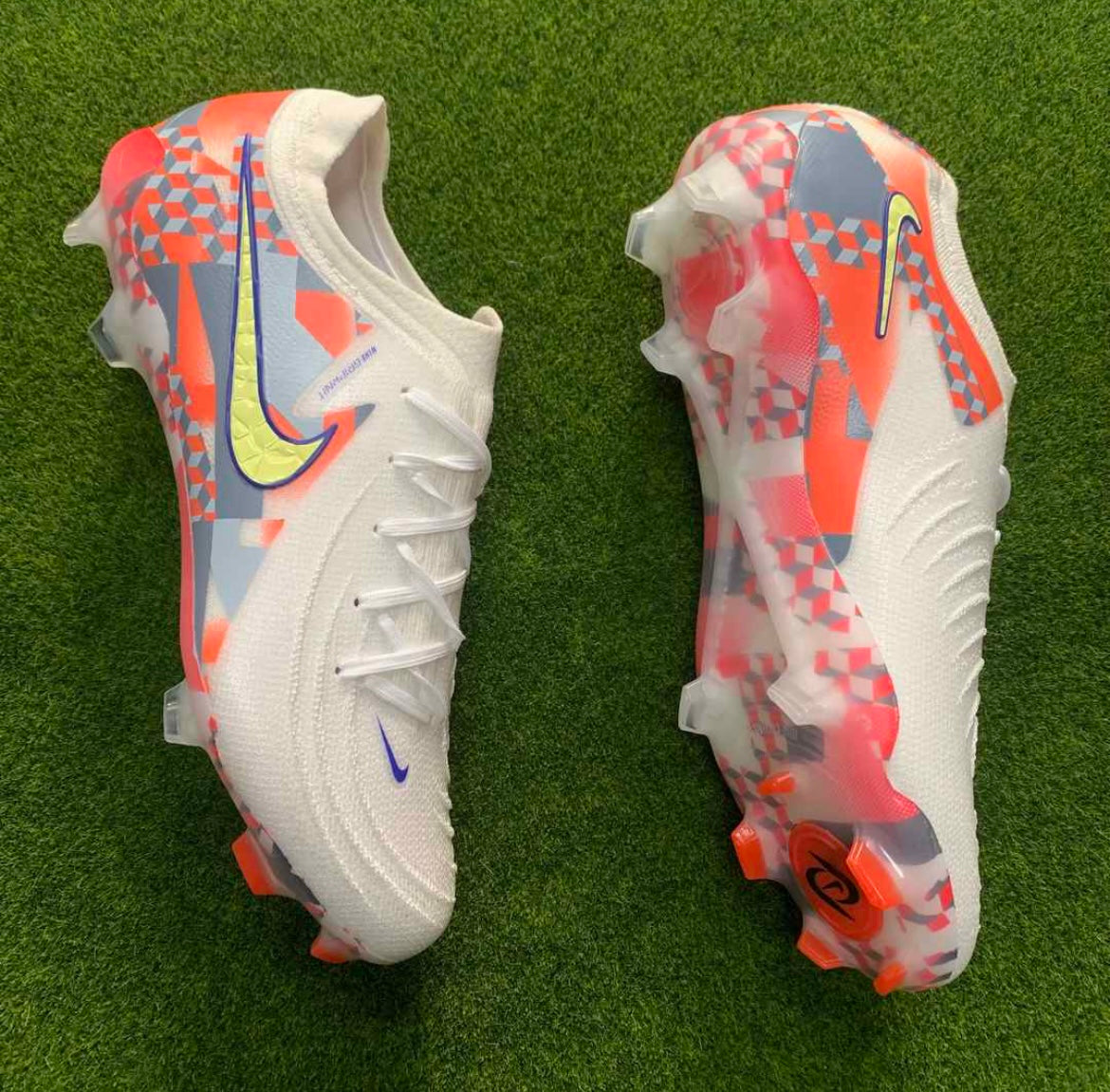 NIKE PHANTOM LUNA