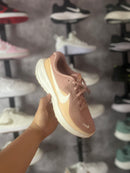NIKE REVOLUTION 8