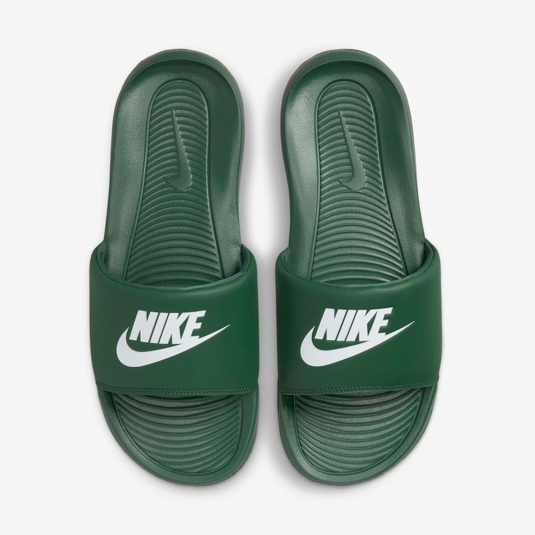 NIKE VICTORI ONE - VERDE