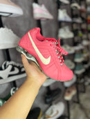 NIKE SHOX JÚNIOR - ROSA